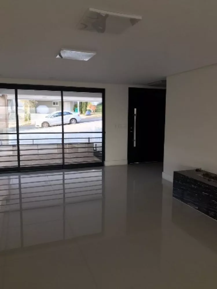 Casa à venda com 6 quartos, 450m² - Foto 2