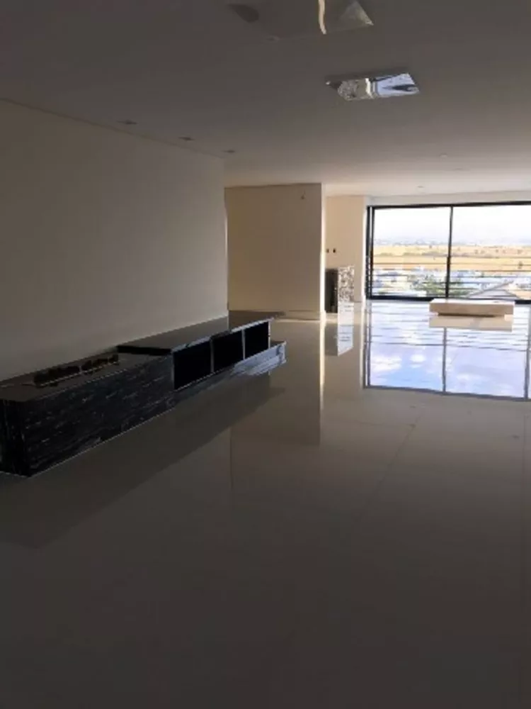 Casa à venda com 6 quartos, 450m² - Foto 1