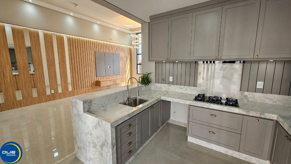 Casa à venda com 3 quartos, 250m² - Foto 2