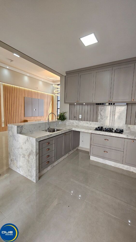 Casa à venda com 3 quartos, 250m² - Foto 3
