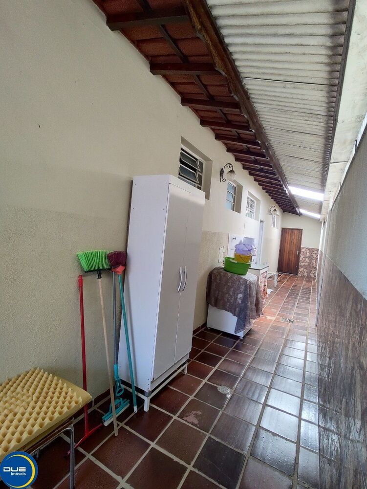 Casa à venda com 3 quartos, 202m² - Foto 3