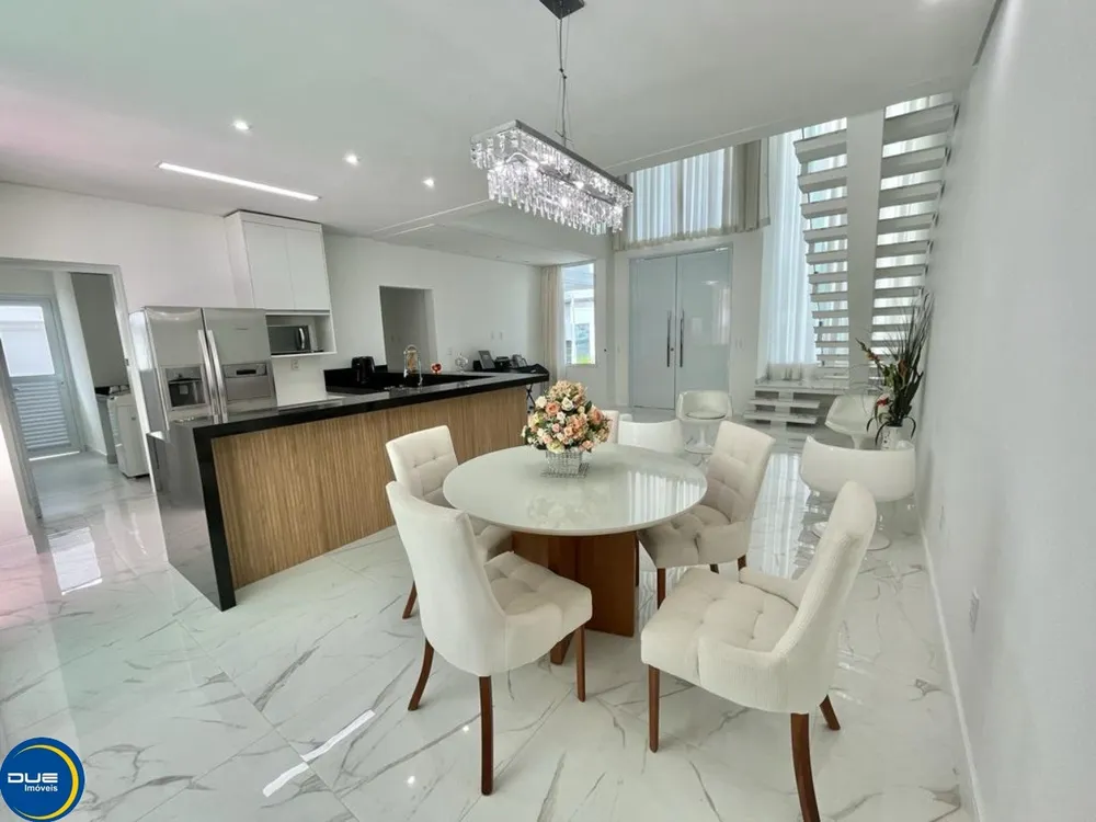 Casa, 3 quartos, 242 m² - Foto 2
