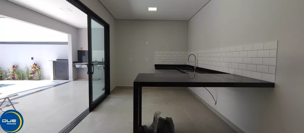 Casa à venda com 3 quartos, 300m² - Foto 7