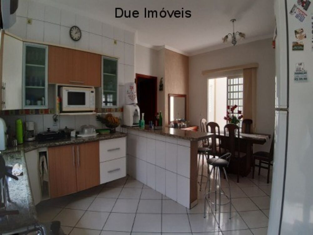 Casa, 3 quartos, 186 m² - Foto 2