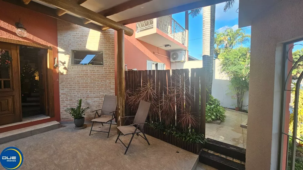 Casa à venda com 3 quartos, 300m² - Foto 2