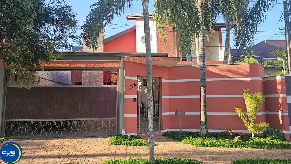 Casa à venda com 3 quartos, 300m² - Foto 1