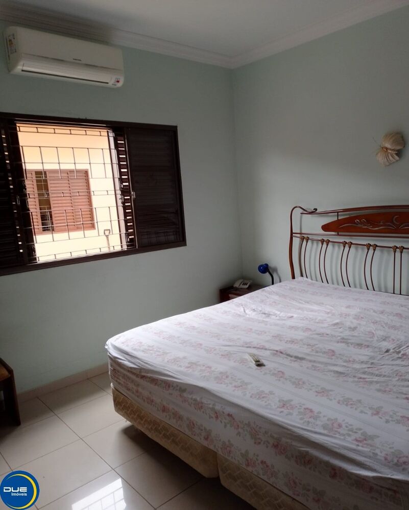 Casa, 3 quartos, 235 m² - Foto 3
