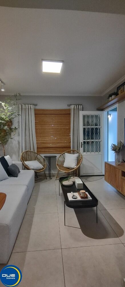 Casa à venda com 2 quartos, 125m² - Foto 1