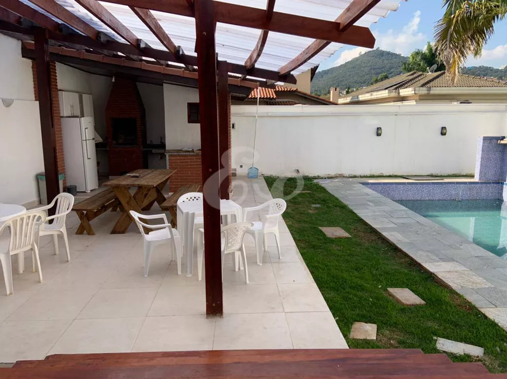 Casa de Condomínio à venda com 4 quartos, 450m² - Foto 2