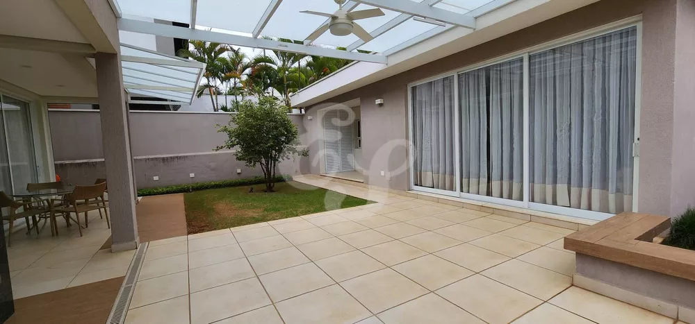 Casa de Condomínio à venda com 4 quartos, 270m² - Foto 2