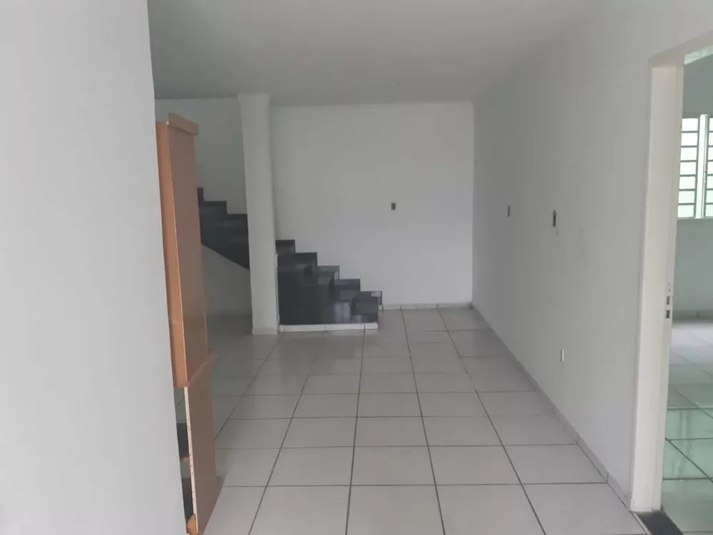 Casa à venda e aluguel com 4 quartos, 450m² - Foto 2