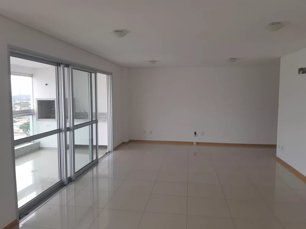 Apartamento à venda com 3 quartos, 160m² - Foto 2