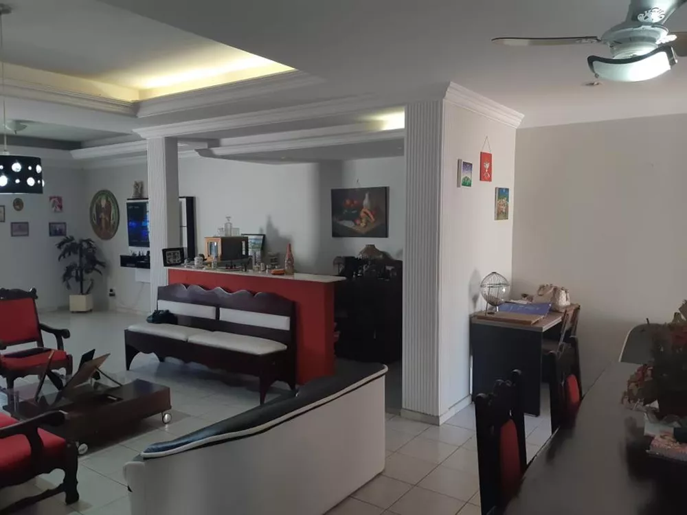 Casa à venda com 4 quartos, 220m² - Foto 4