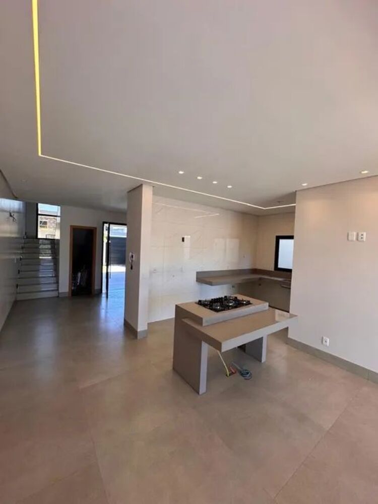 Casa à venda com 3 quartos, 200m² - Foto 4
