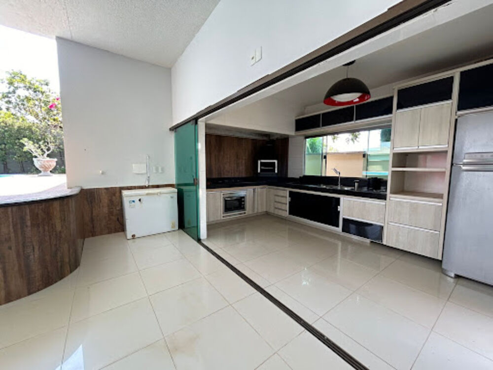 Casa de Condomínio à venda com 4 quartos, 300m² - Foto 1
