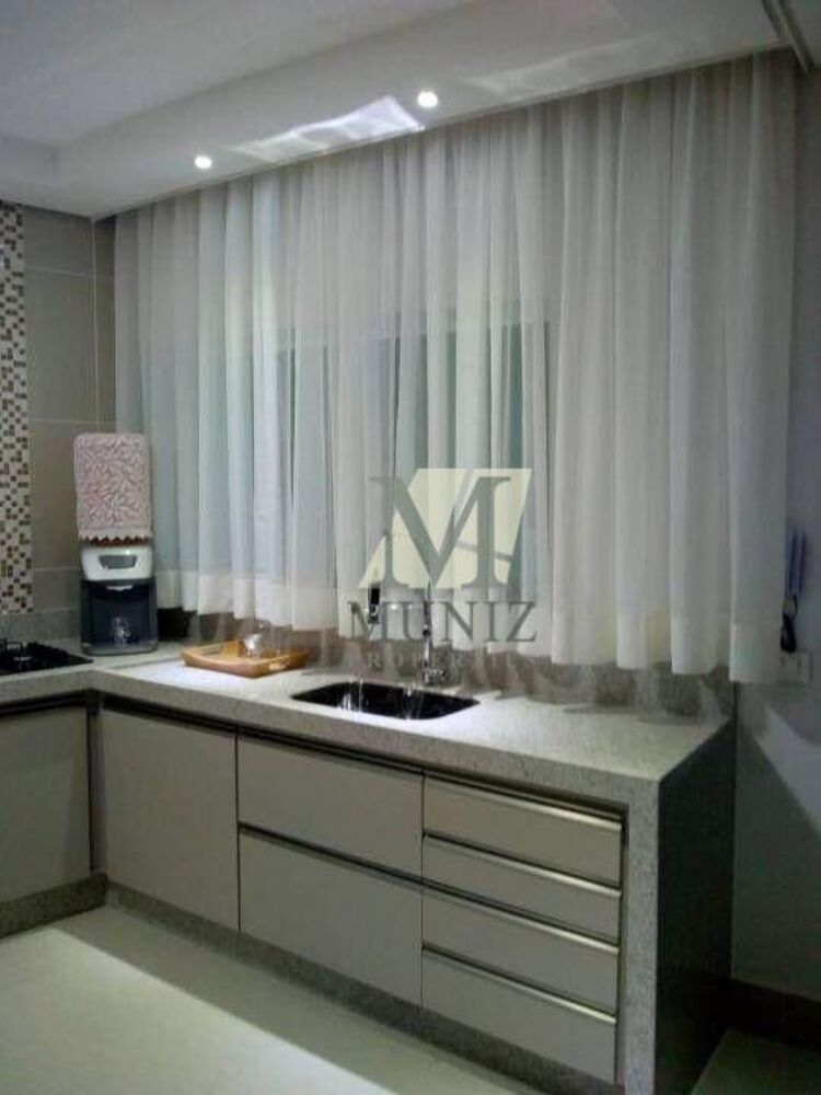 Casa à venda com 3 quartos, 200m² - Foto 1