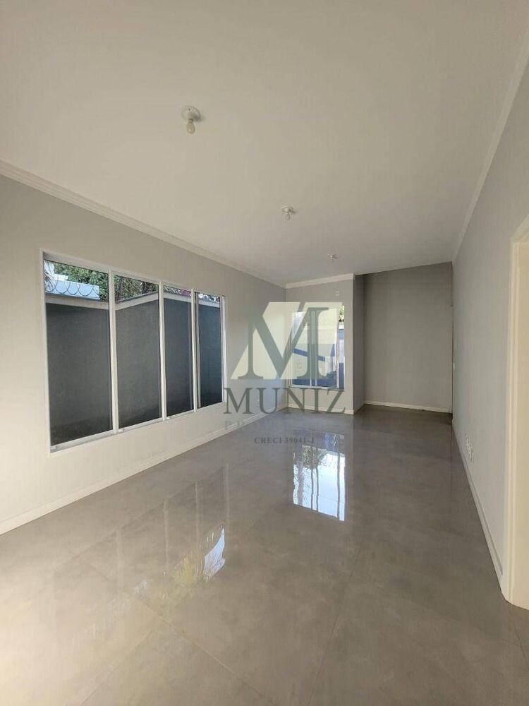 Casa à venda com 3 quartos, 184m² - Foto 1