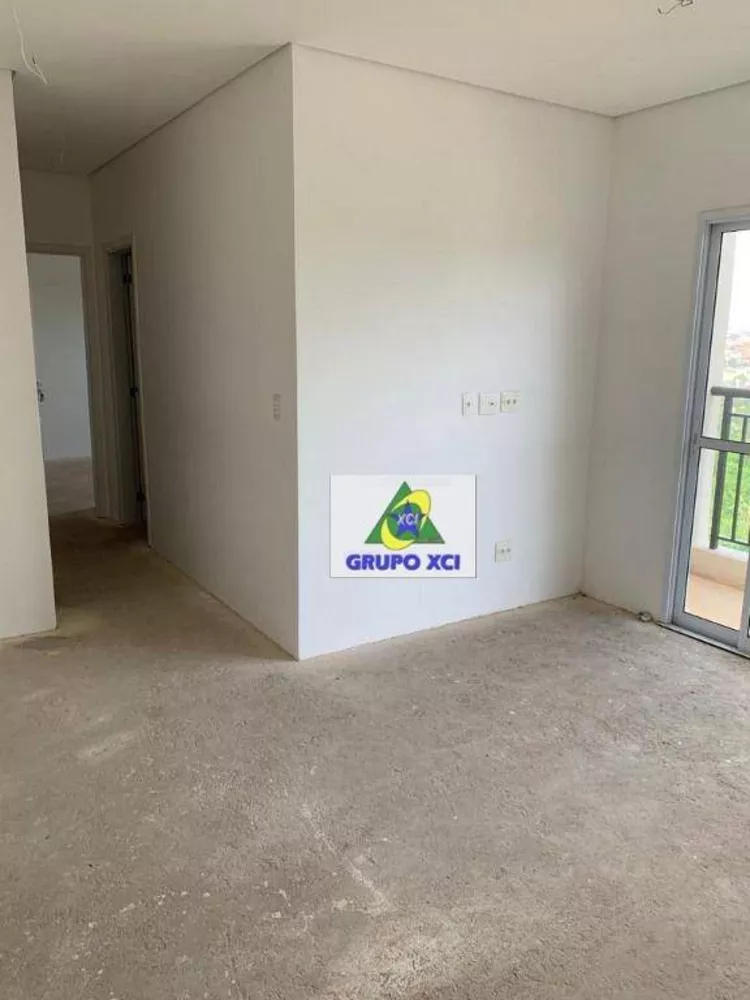 Apartamento à venda com 2 quartos, 67m² - Foto 3