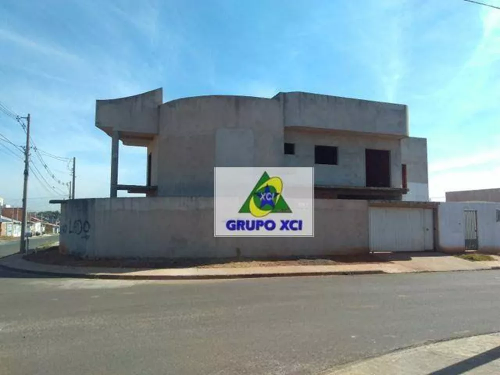 Sobrado à venda com 5 quartos, 367m² - Foto 1