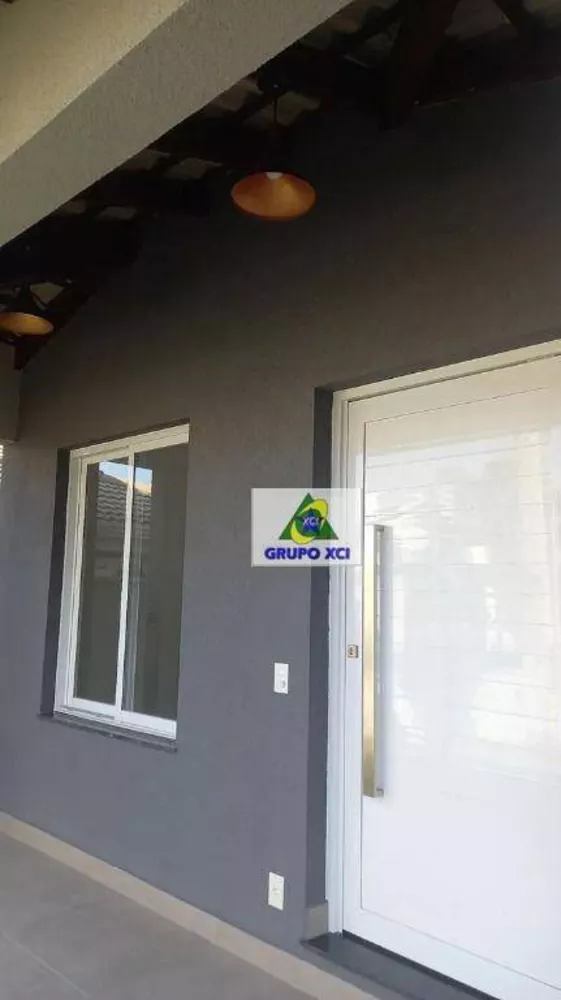 Casa de Condomínio à venda com 3 quartos, 223m² - Foto 4