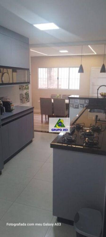 Casa à venda com 2 quartos, 200m² - Foto 4