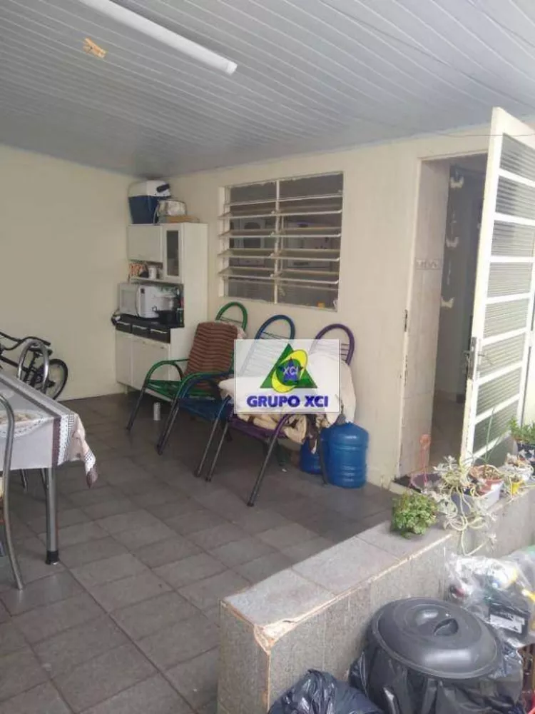 Casa à venda com 4 quartos, 60m² - Foto 2