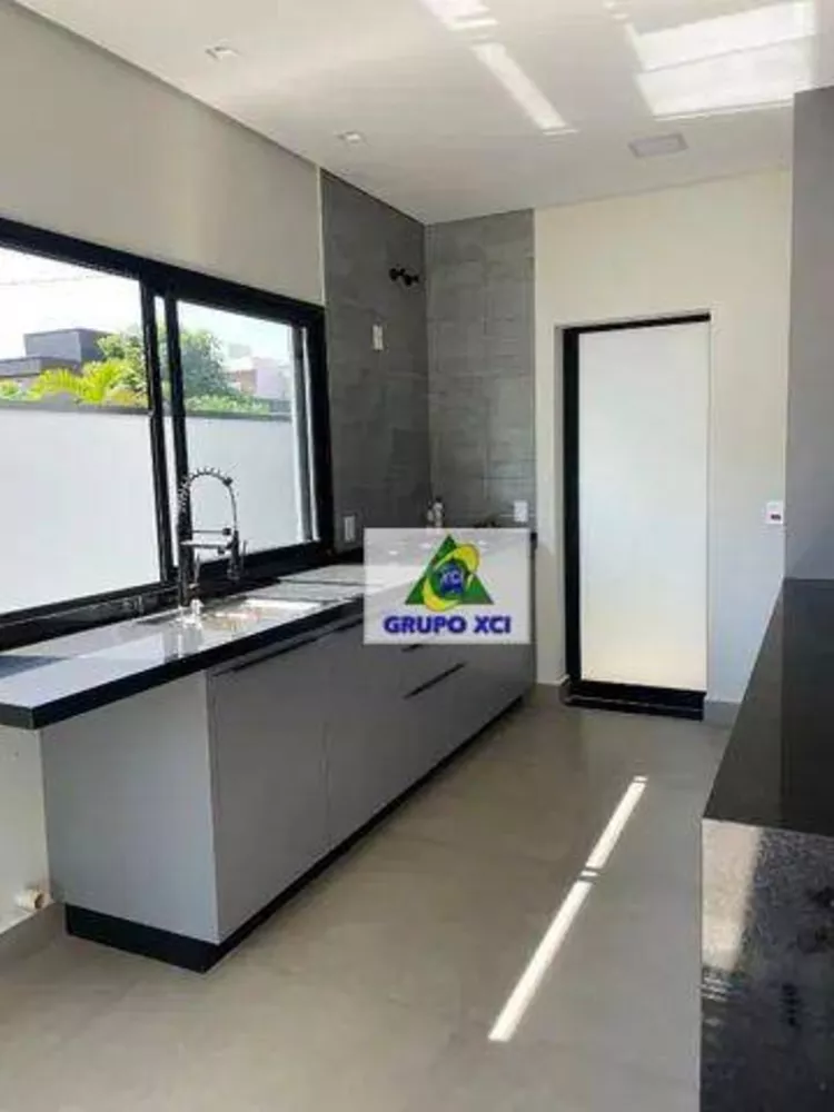 Casa de Condomínio à venda com 3 quartos, 215m² - Foto 4