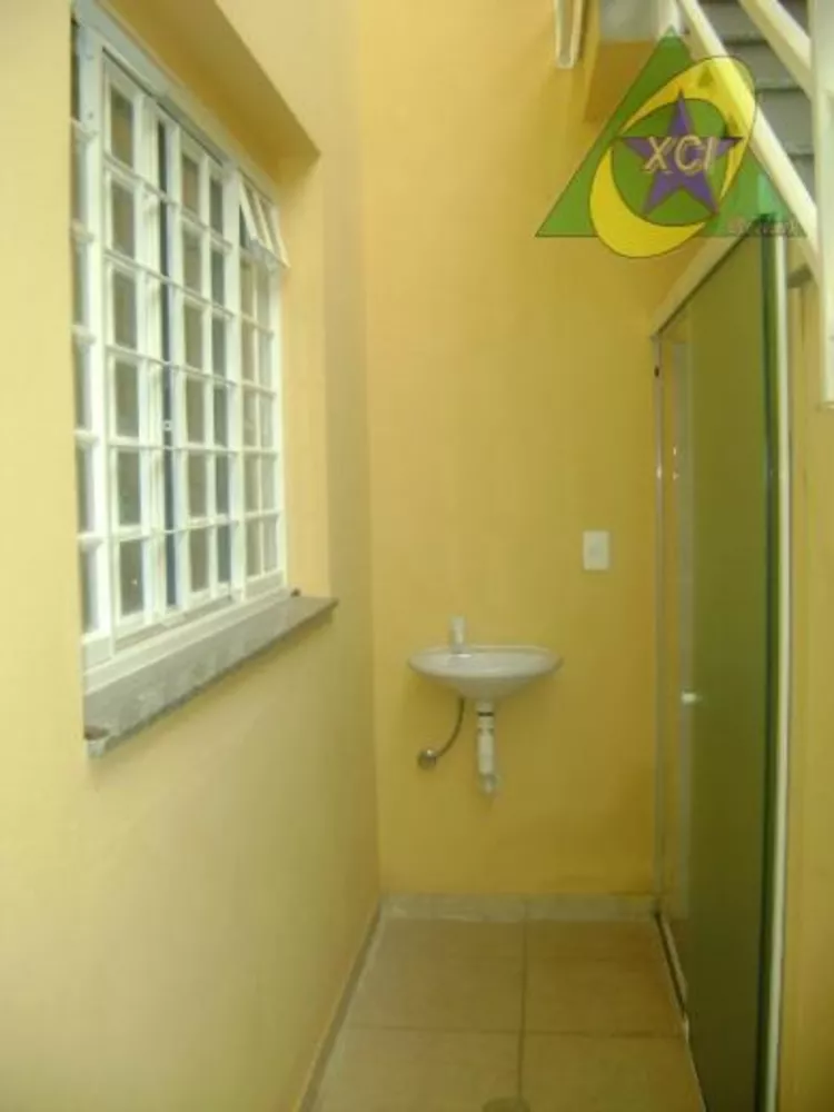 Casa à venda com 3 quartos, 200m² - Foto 2