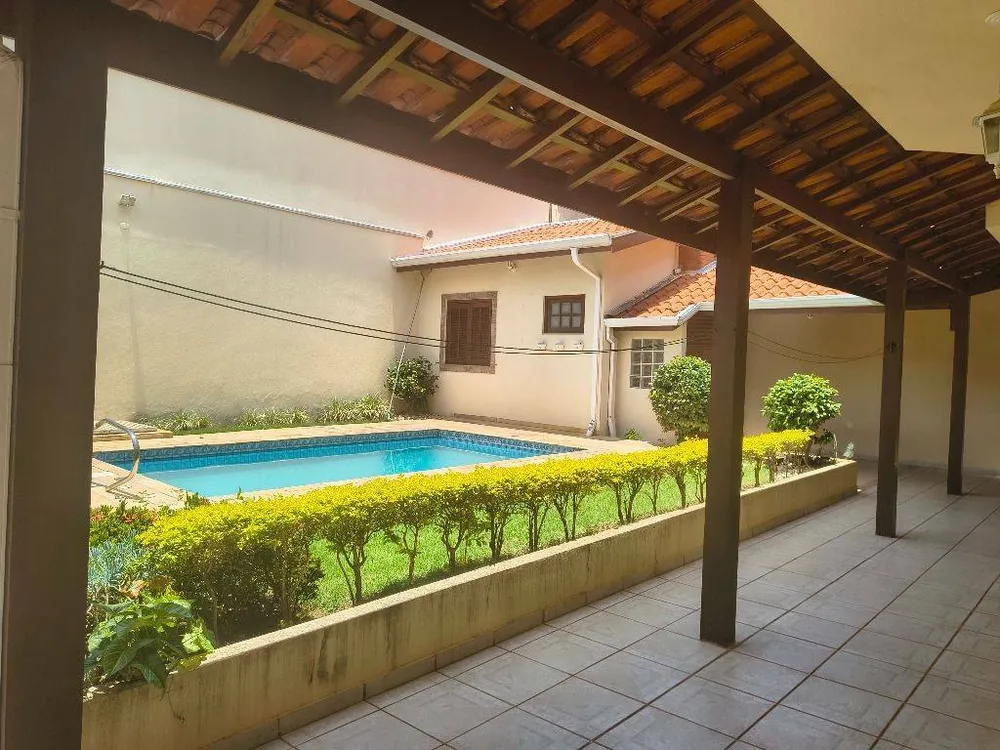 Casa, 3 quartos, 229 m² - Foto 1