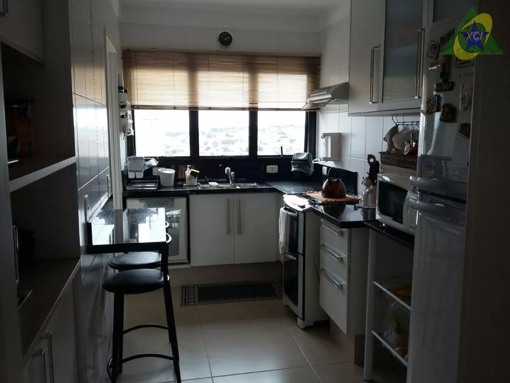 Apartamento à venda com 3 quartos, 184m² - Foto 1