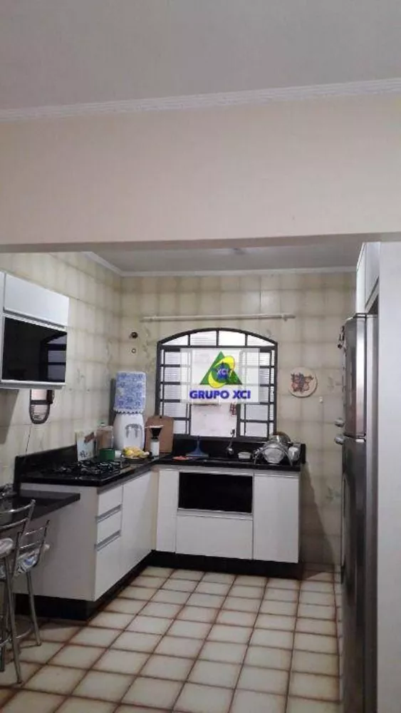 Casa à venda com 3 quartos, 145m² - Foto 2