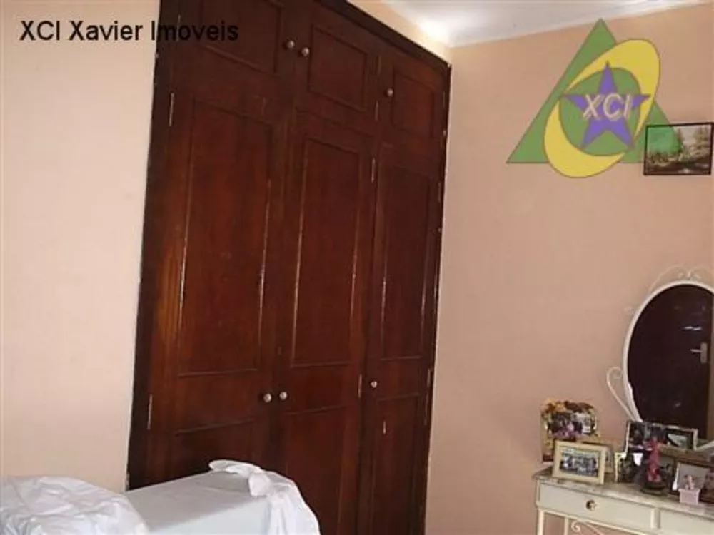 Casa à venda com 3 quartos, 220m² - Foto 3