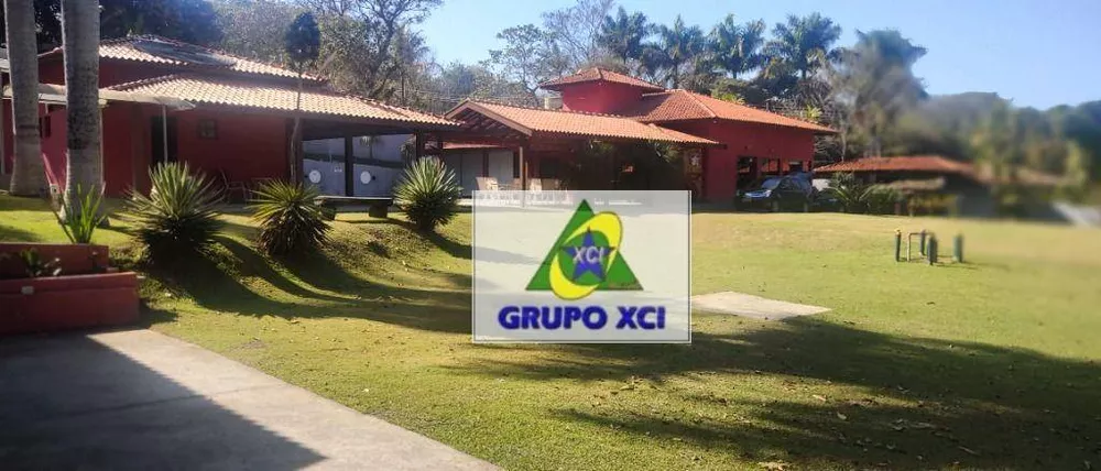 Chácara à venda com 5 quartos, 850m² - Foto 1