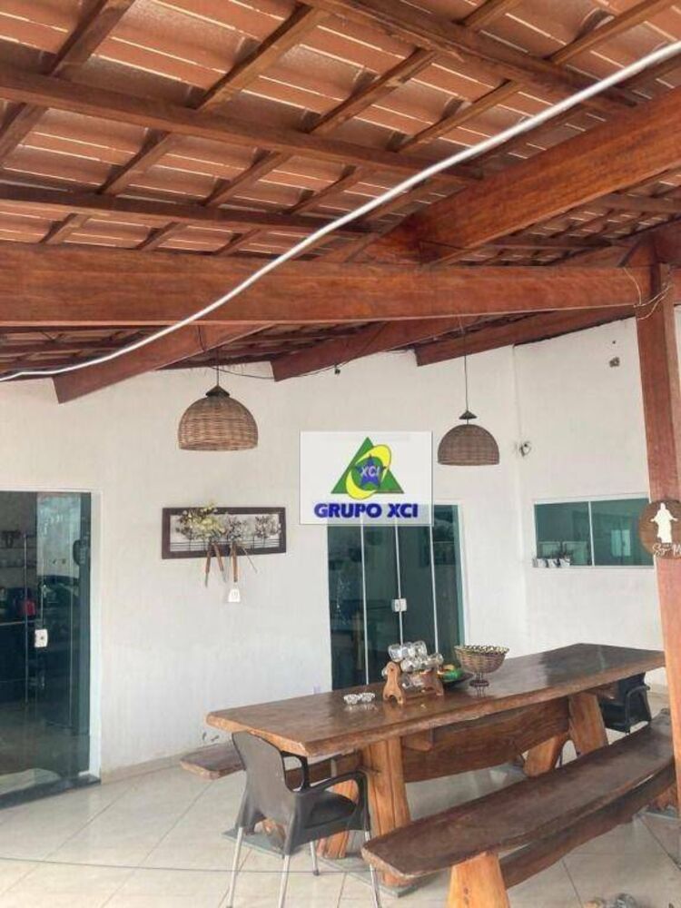 Casa à venda e aluguel com 3 quartos, 250m² - Foto 2