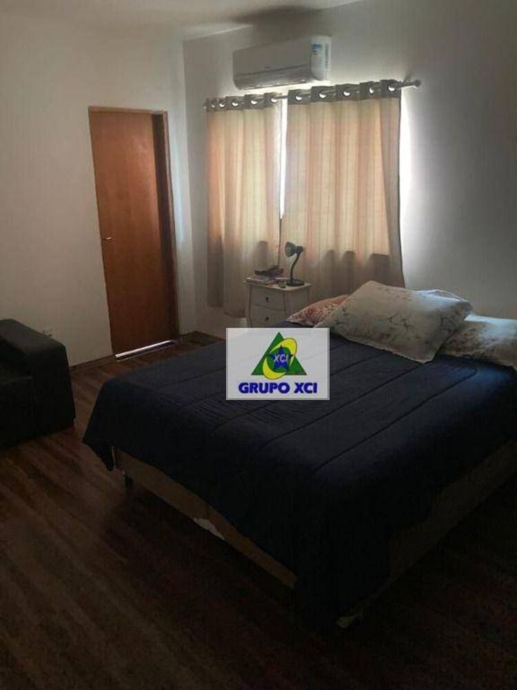 Casa à venda e aluguel com 3 quartos, 250m² - Foto 1