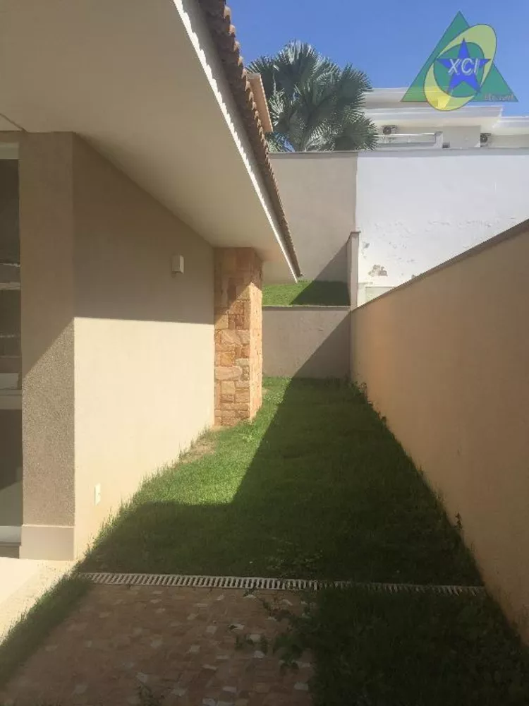 Casa de Condomínio à venda com 4 quartos, 367m² - Foto 2