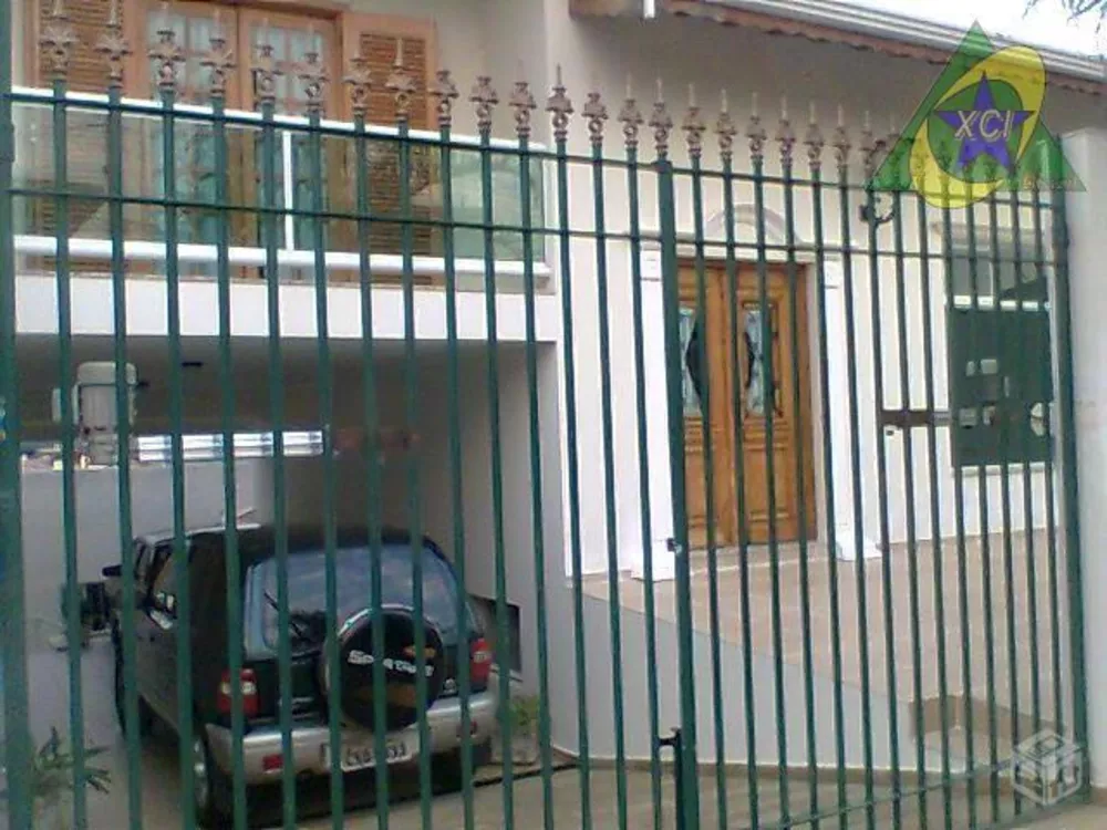 Casa à venda com 4 quartos, 250m² - Foto 2