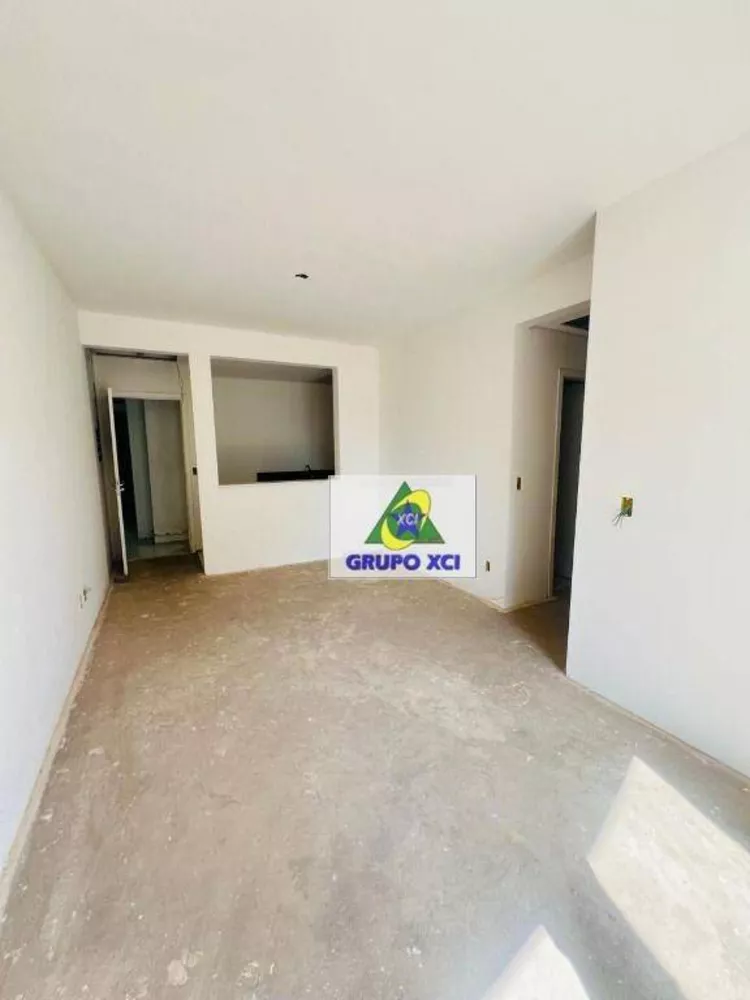 Apartamento à venda com 3 quartos, 75m² - Foto 2