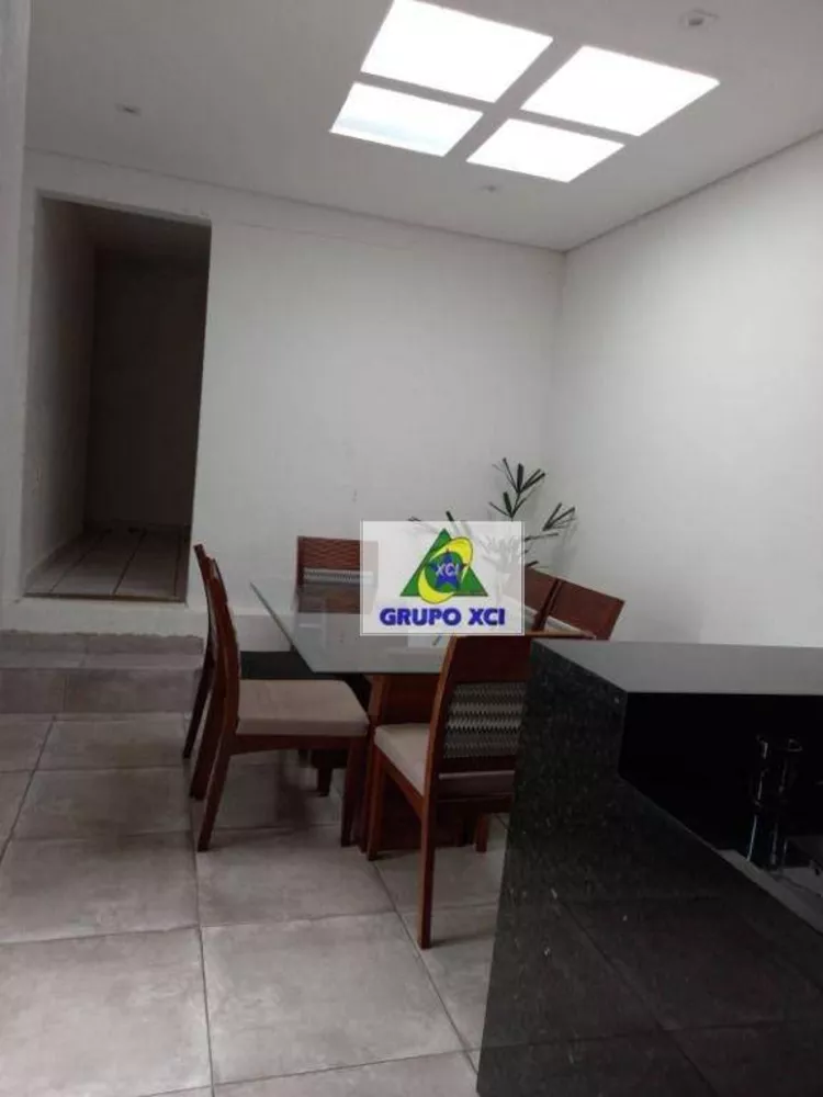 Casa à venda com 4 quartos, 300m² - Foto 1