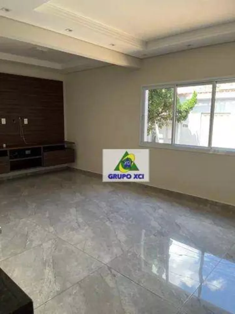 Casa à venda com 3 quartos, 250m² - Foto 2