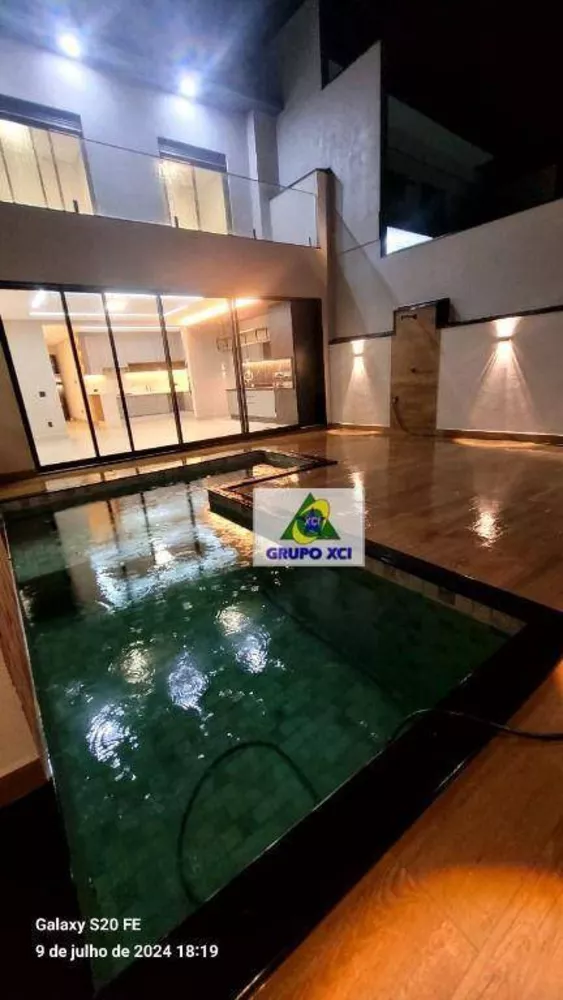 Casa de Condomínio à venda com 3 quartos, 208m² - Foto 2