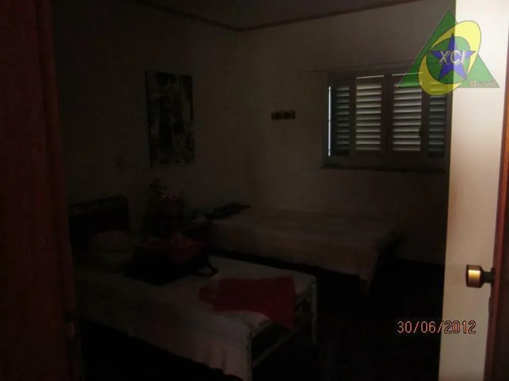 Casa, 4 quartos, 330 m² - Foto 2