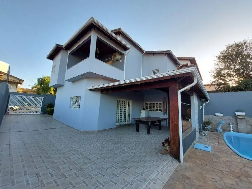 Casa, 3 quartos, 222 m² - Foto 1
