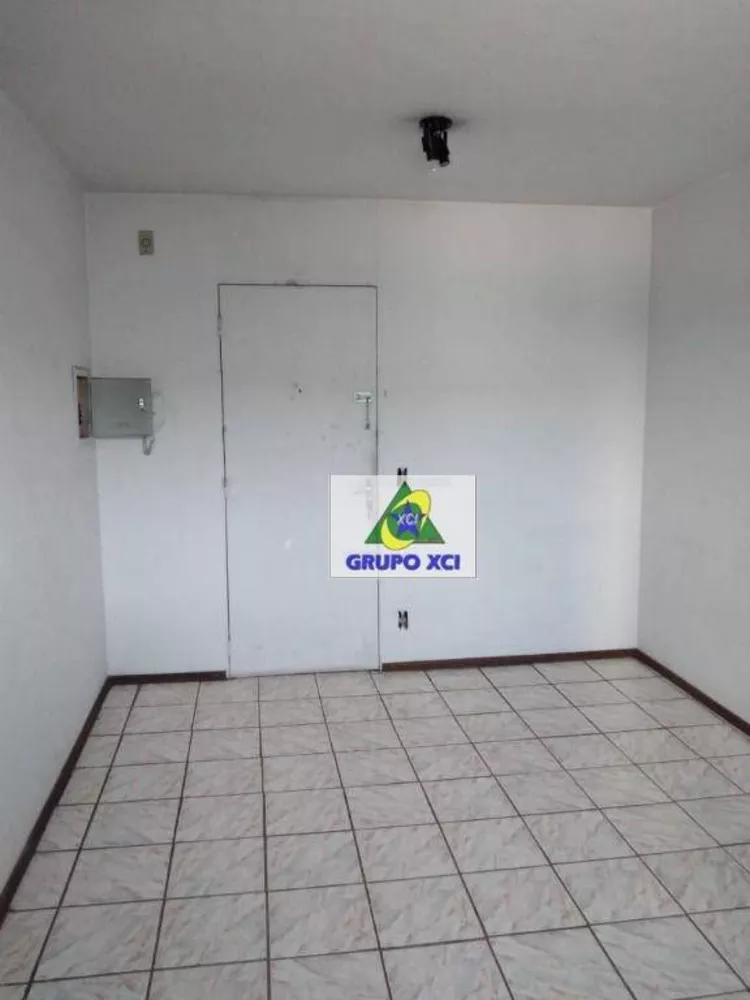 Apartamento à venda com 3 quartos, 80m² - Foto 2