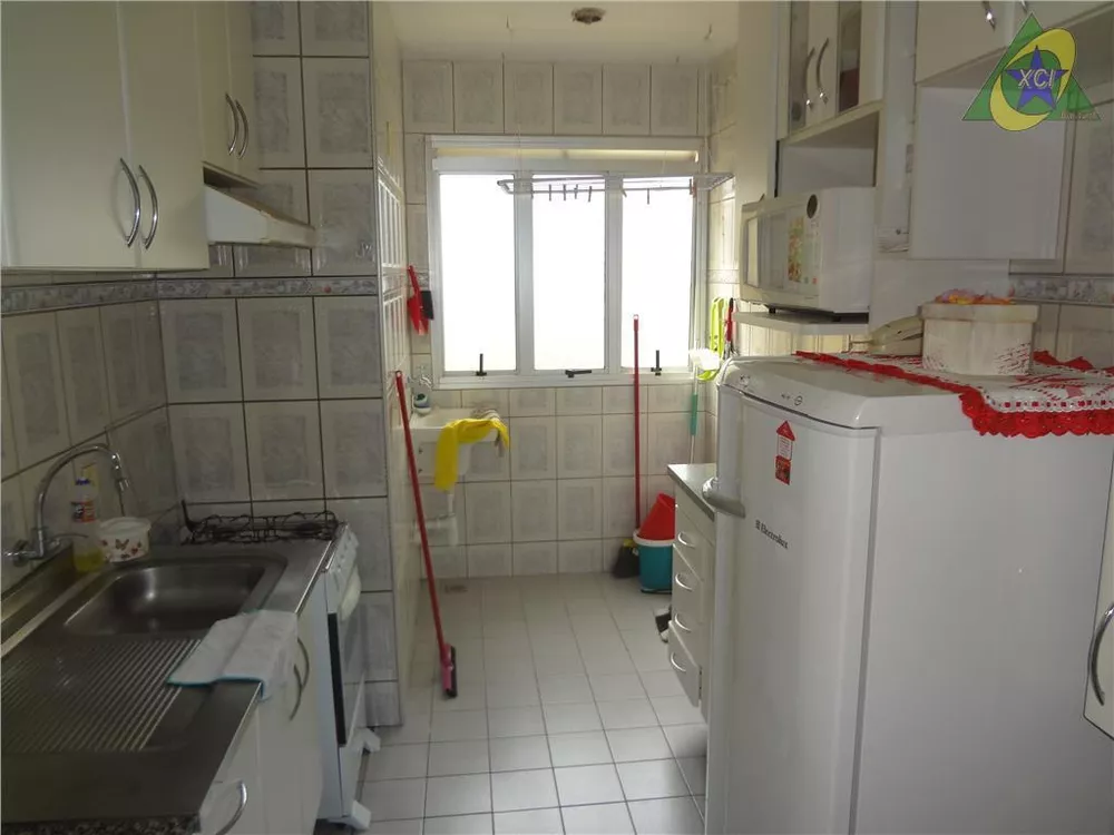 Apartamento à venda com 3 quartos, 60m² - Foto 2