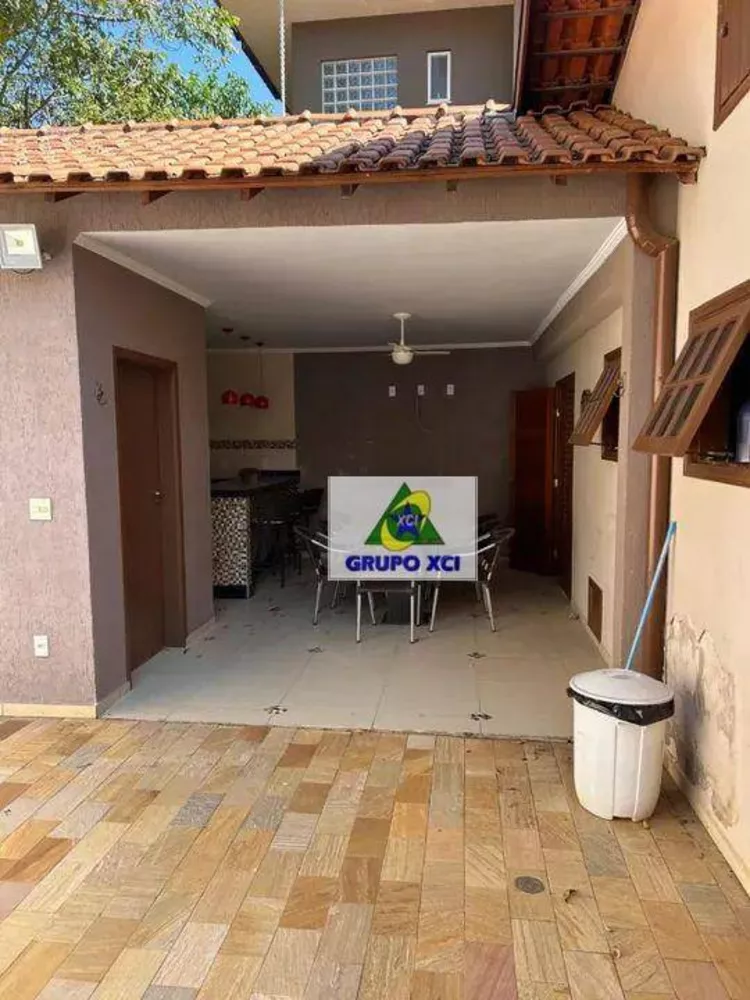 Casa de Condomínio à venda com 4 quartos, 300m² - Foto 2