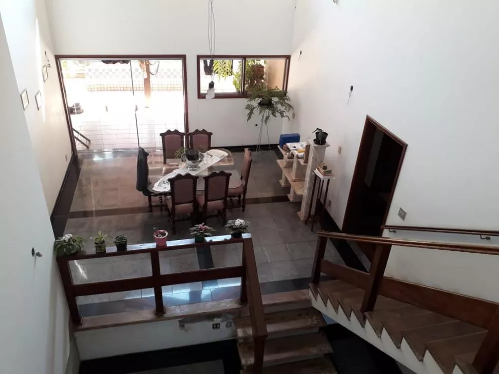 Casa à venda e aluguel com 3 quartos, 250m² - Foto 2