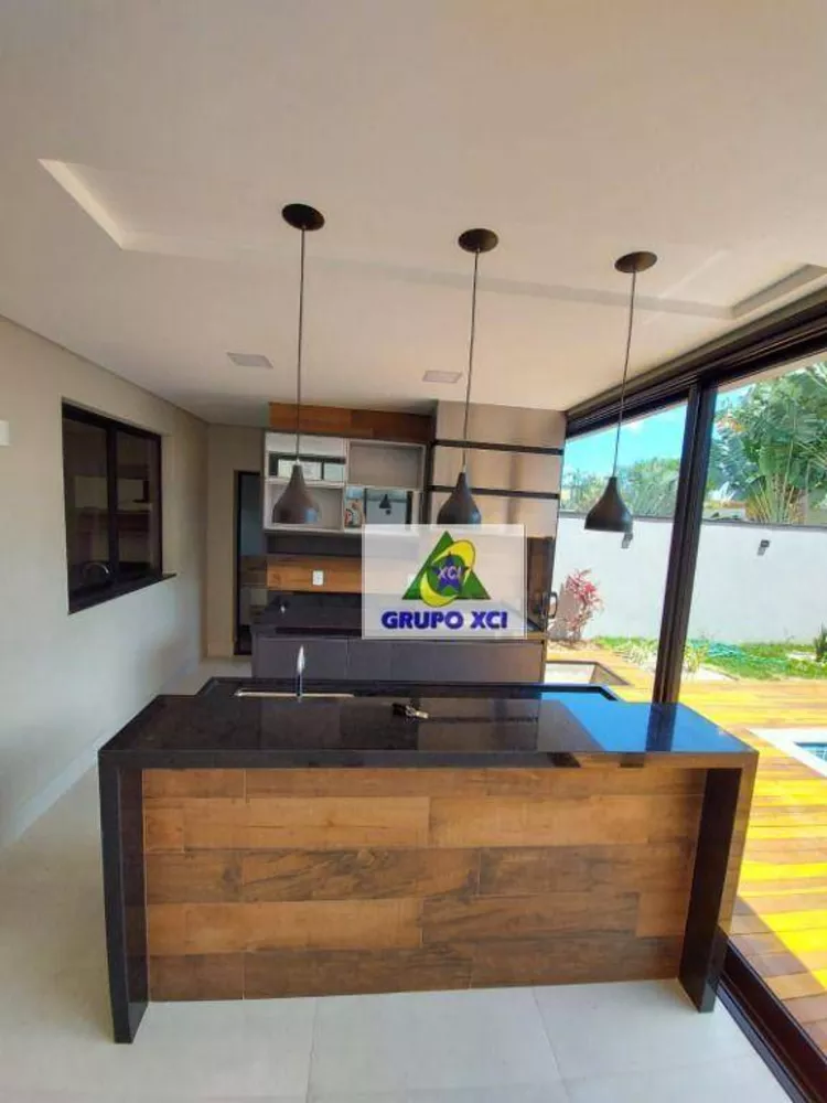 Casa de Condomínio à venda com 3 quartos, 246m² - Foto 2