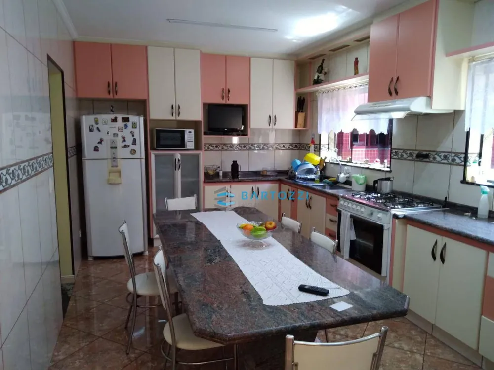 Casa, 3 quartos, 266 m² - Foto 1