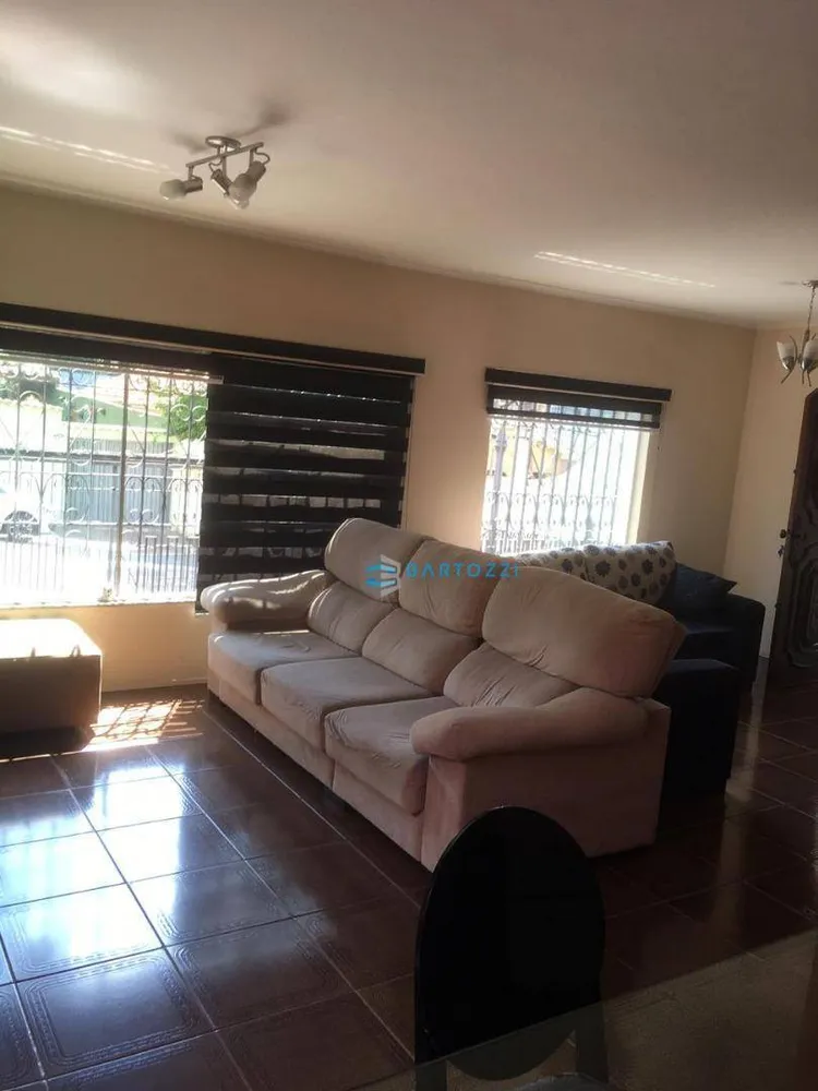 Casa, 3 quartos, 240 m² - Foto 1